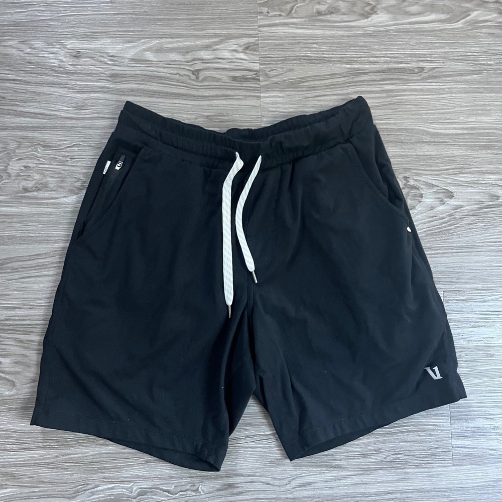 Vuori Kore Shorts Mens Black Athletic Gym Workout Training Shorts 7.5 Inseam